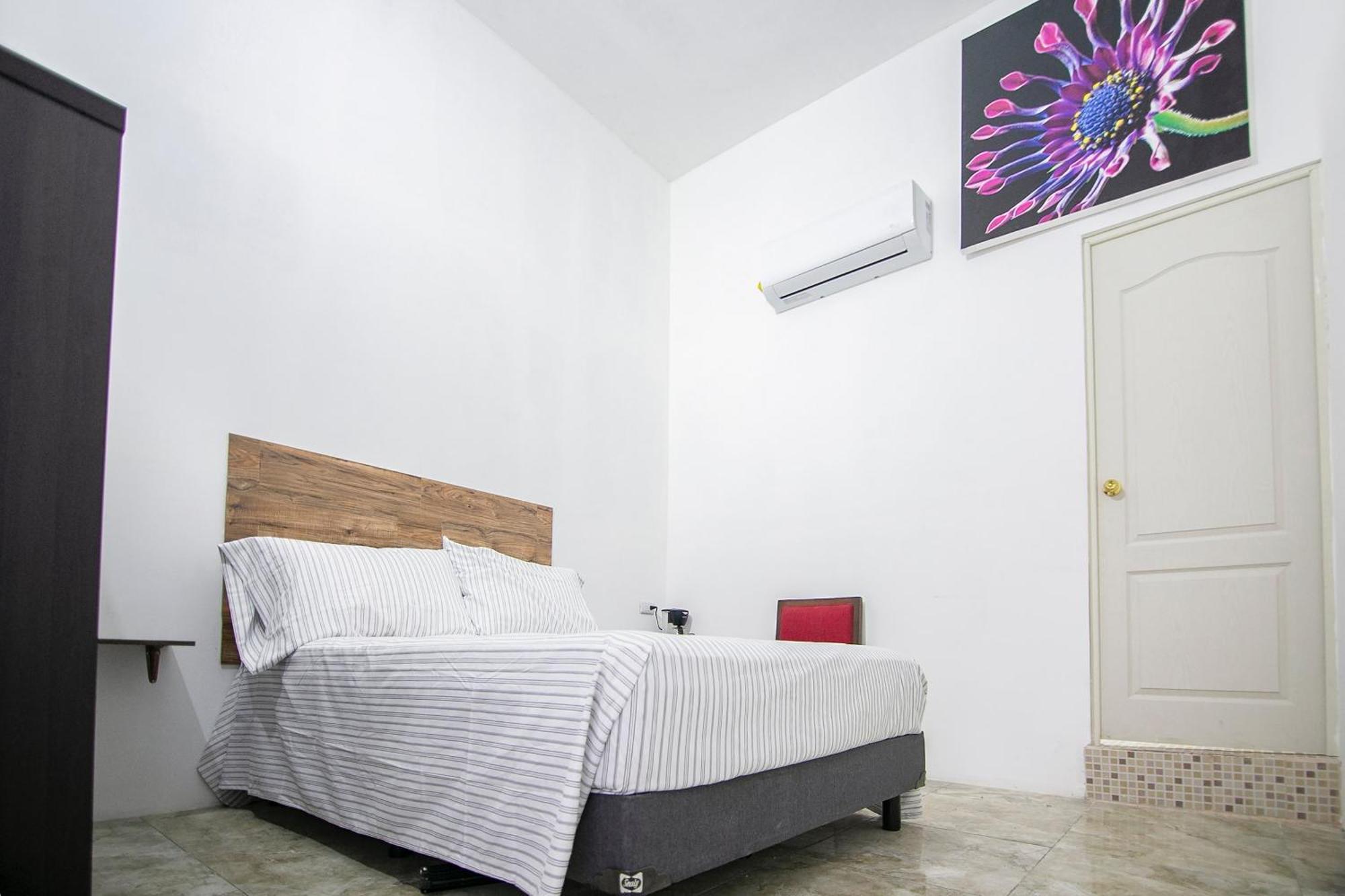 Oyo Hotel Plaza Las Torres, Кабо-Сан-Лукас Экстерьер фото